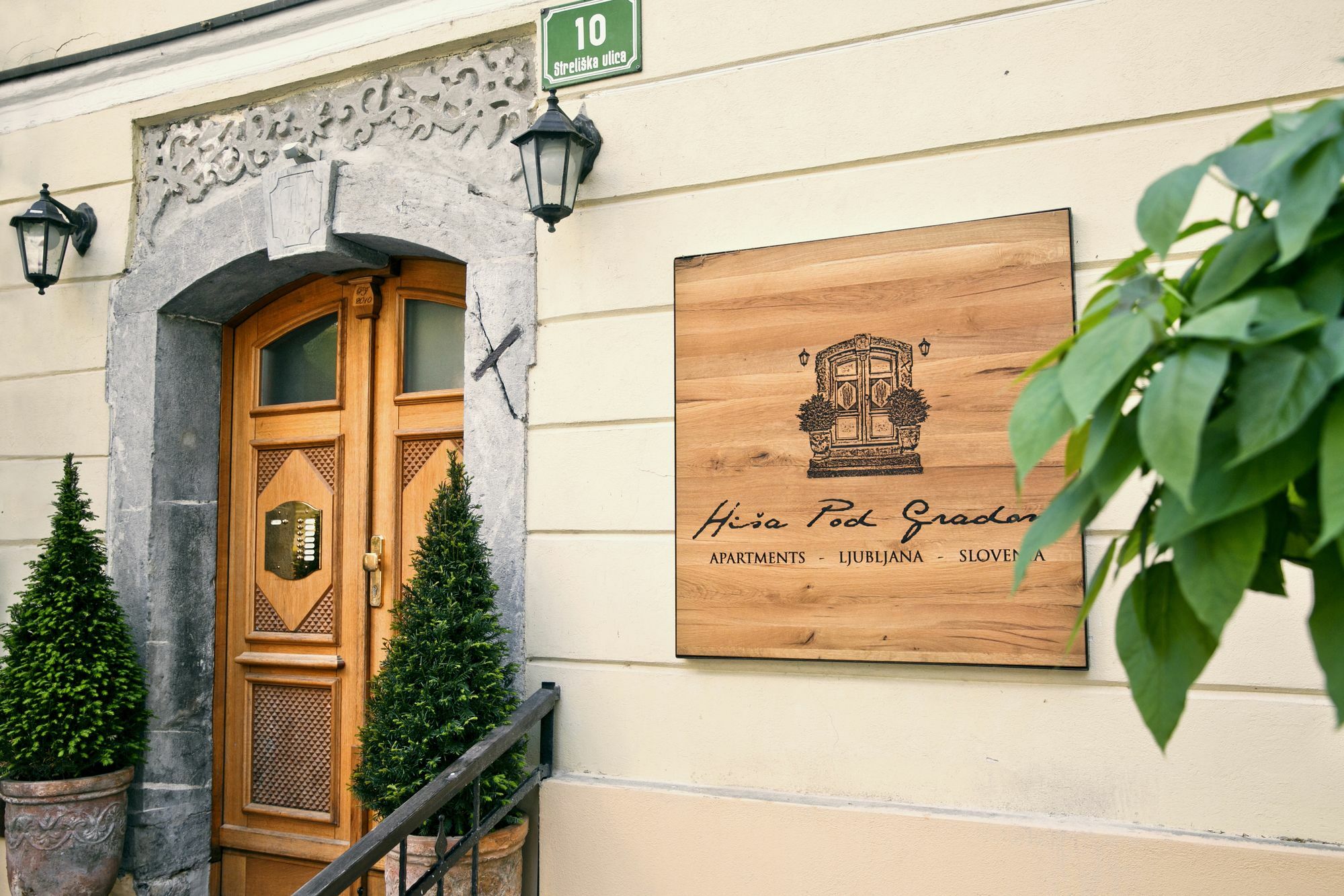 Apartments Hisa Pod Gradom Liubliana Exterior foto